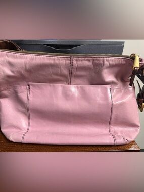 Leather Shoulder Bag in Dusty Pink